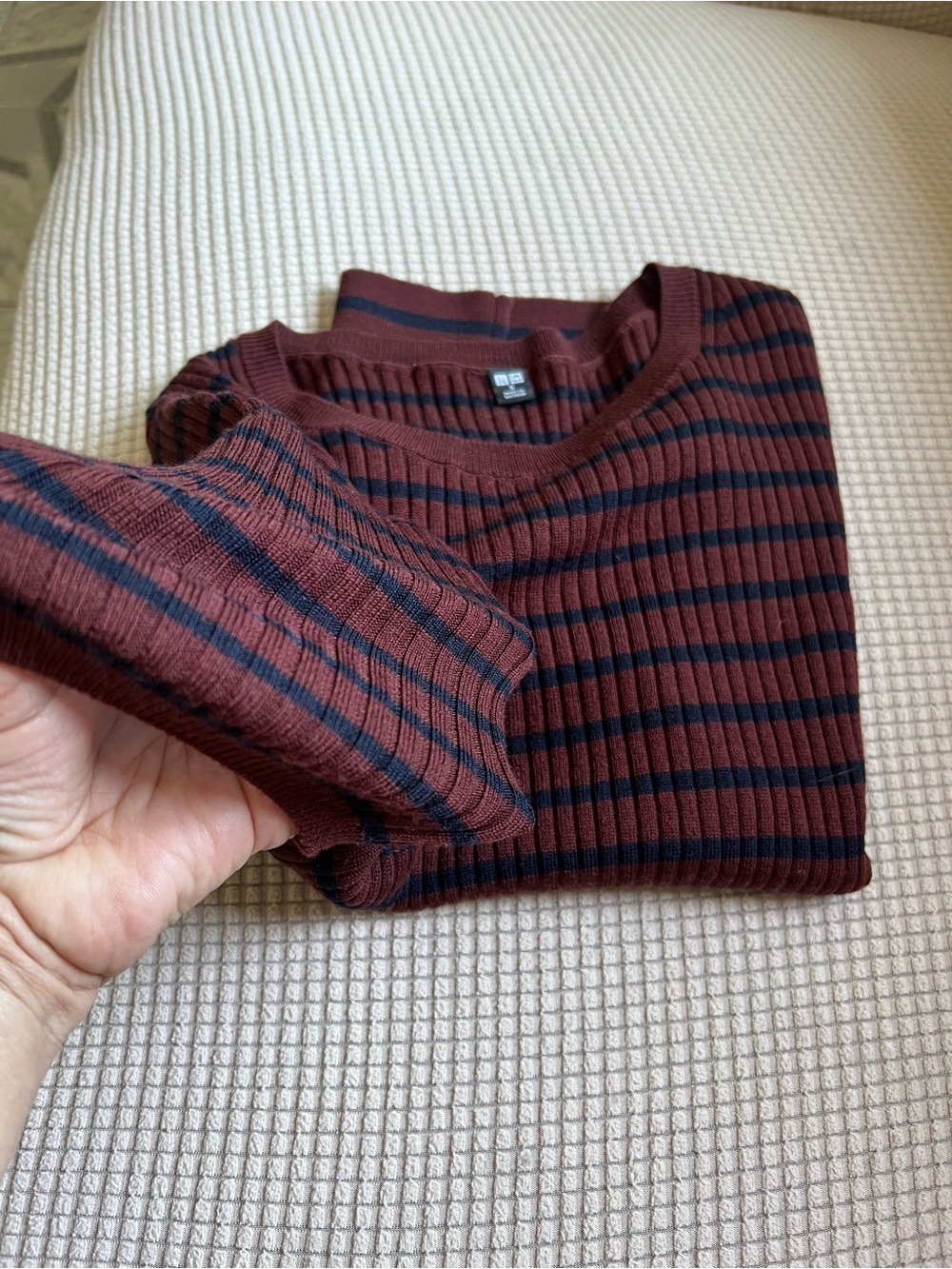 Uniqlo Women Ribbed Crewneck Sweater in Burgundy and Black Stripes